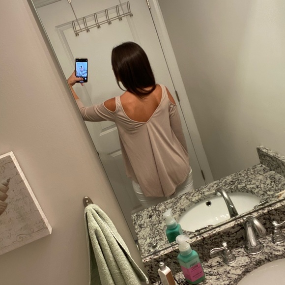 Open-Shoulder V-Neck/Back Blouse by DesignLab - Picture 2 of 5